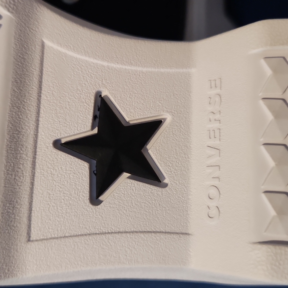 CONVERSE KIDS Black High-Top Sneakers with White Soles Size 2. - Picture 7 of 9